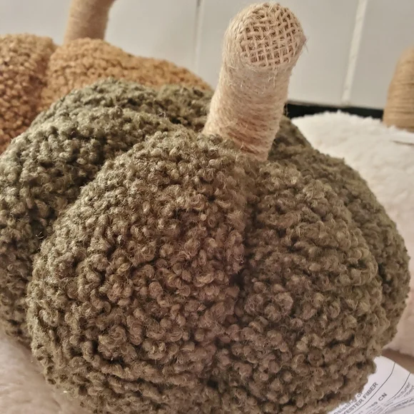 Cozy pumpkin pillow - Picture 2 of 3